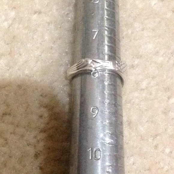 Fish ring. Handcrafted from a vintage fork - Picture 6 of 7